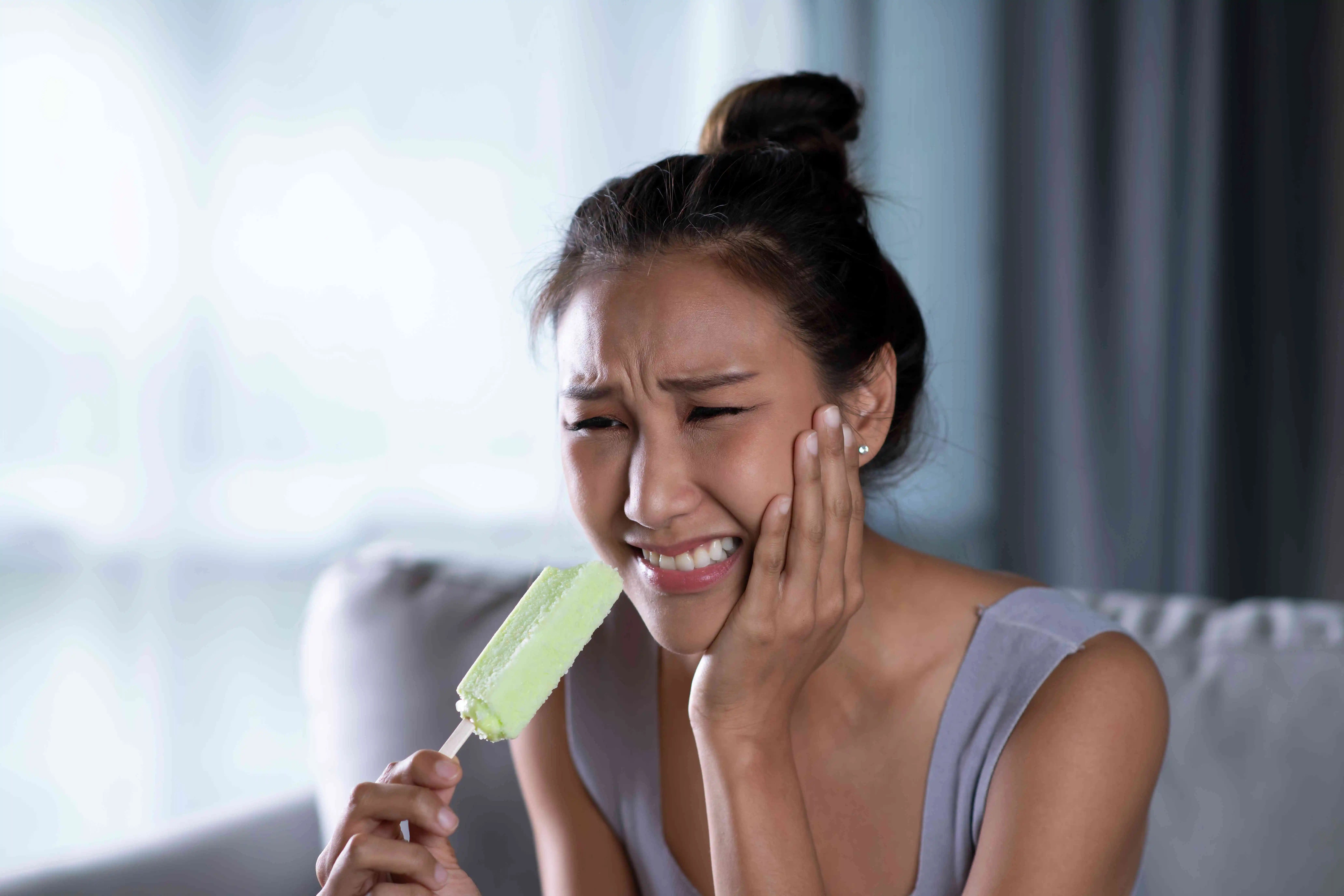 Toothache Causes female have toothache