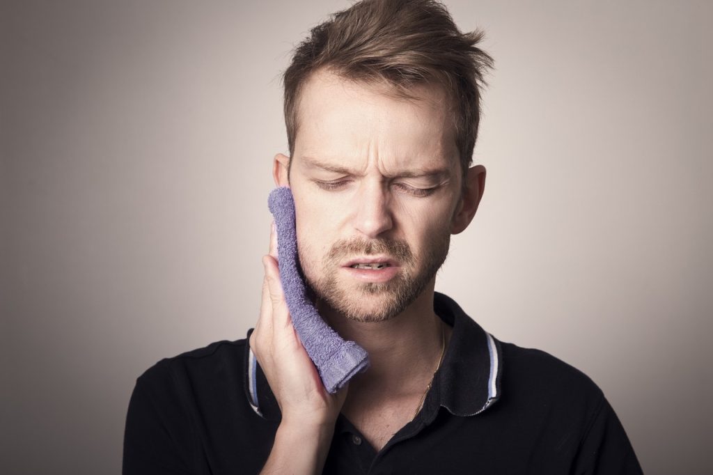 tooth infection symptoms